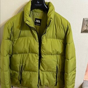 Zara Green Quilted Puffer Jacket with High Collar and Insulation